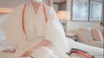 AI成人短剧 温泉之旅不眠夜 EP04：石池、木质建筑、夜间水汽完整收束的氛围定格